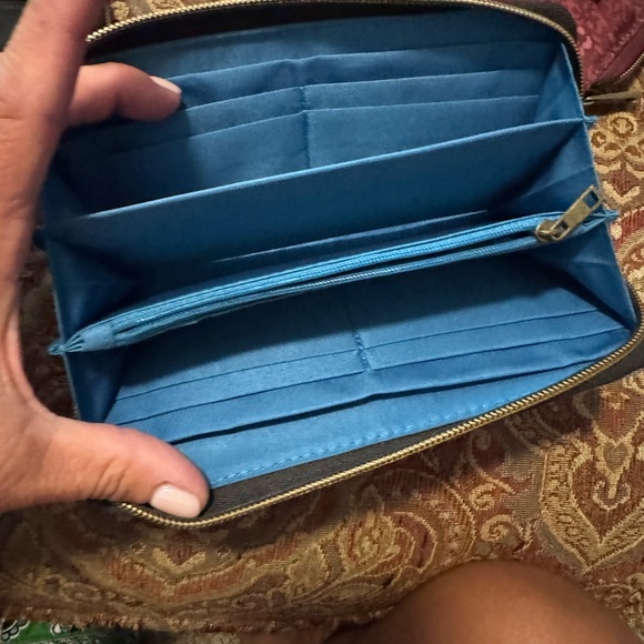 Stylish Zip-Around Wallet Set - Picture 2 of 4